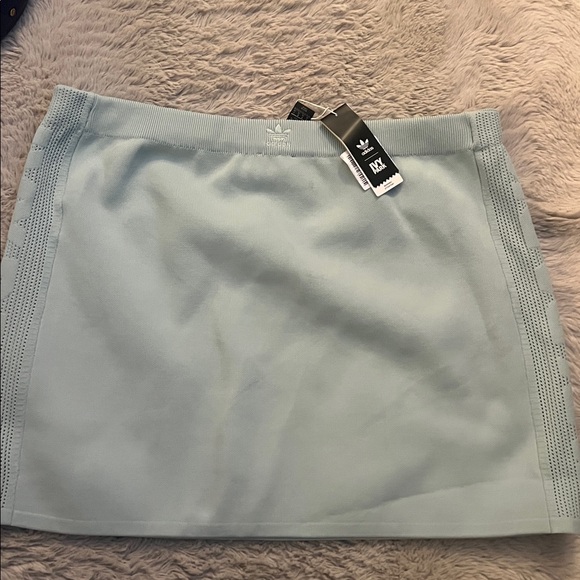 Ivy park mint green skirt. NWT - Picture 3 of 4